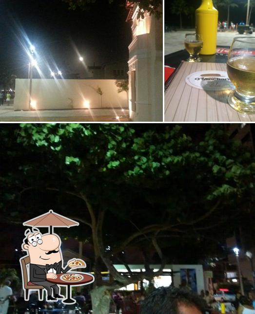 A exterior e cerveja do restaurante