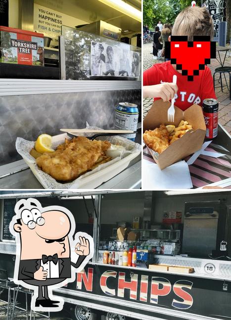 Mire esta foto de Fish & Chips (food truck)
