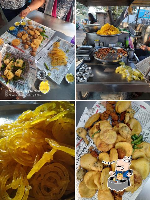 Food at Lalabhai Bhajiyawala