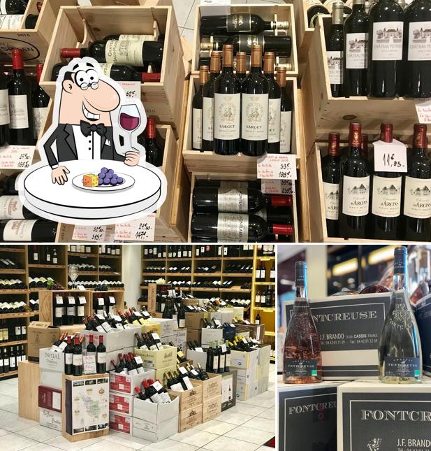 Il est fort sympathique de profiter d'un verre de vin à Nicolas Sainte Maxime