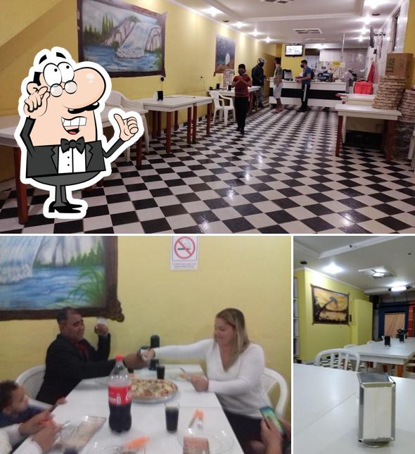 The interior of Pizzaria Vitória