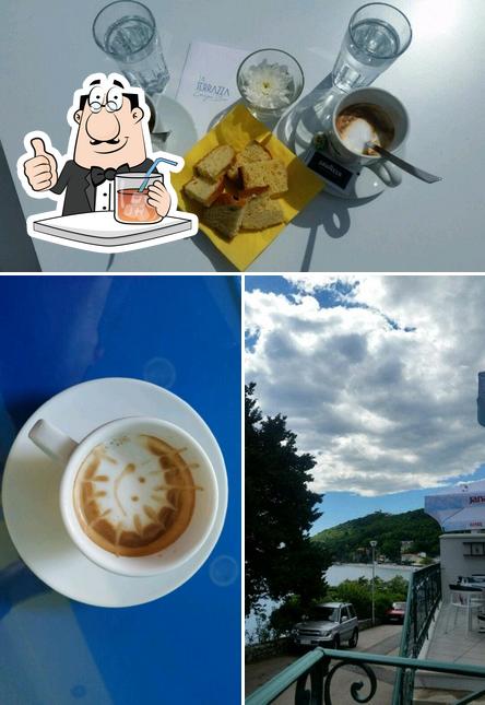 Dai un’occhiata alla immagine che presenta la bevanda e esterno di La Terrazza Lounge Bar