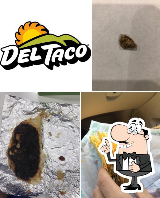 Look at this picture of Del Taco