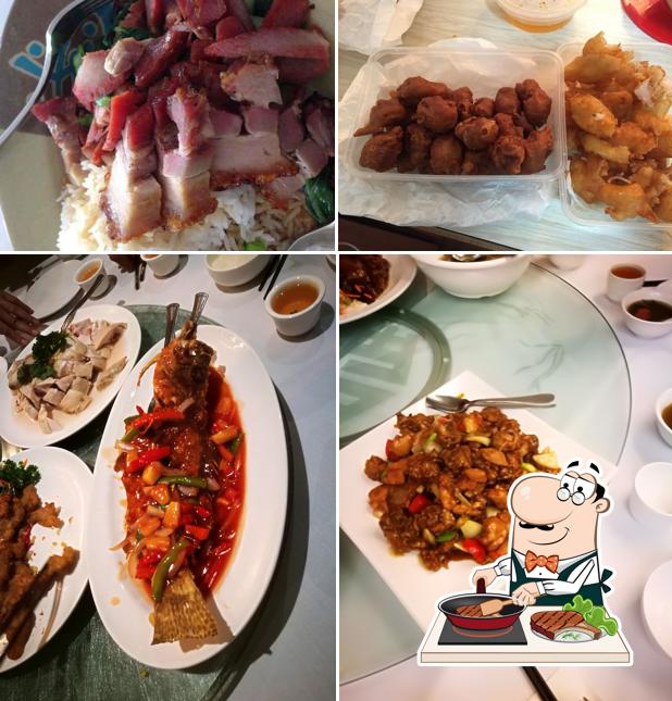 Попробуйте блюда из мяса в "Golden Star BBQ Seafood Chinese Restaurant"