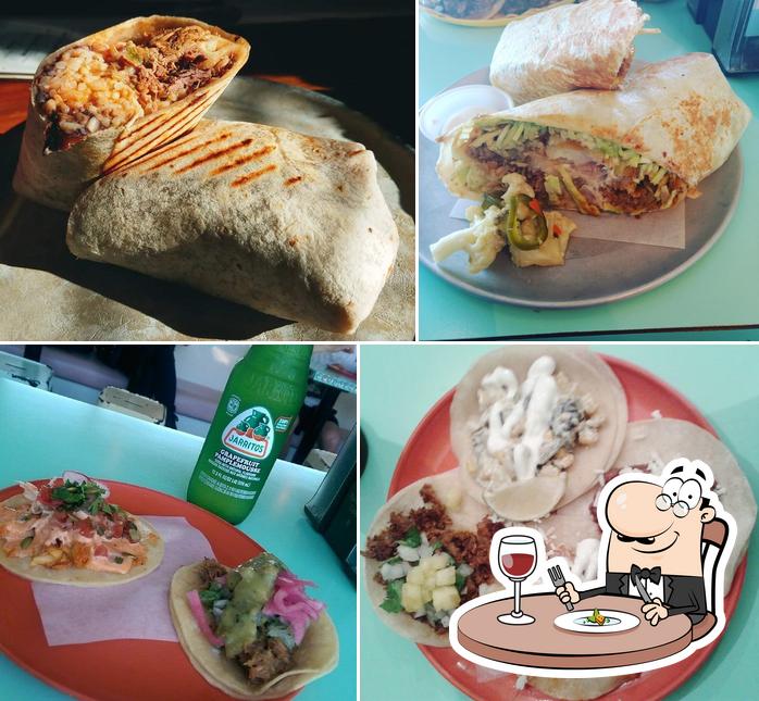 Блюда в "La Taqueria Pinche Taco Shop"