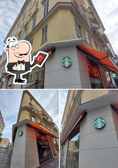 La parte exterior de Starbucks