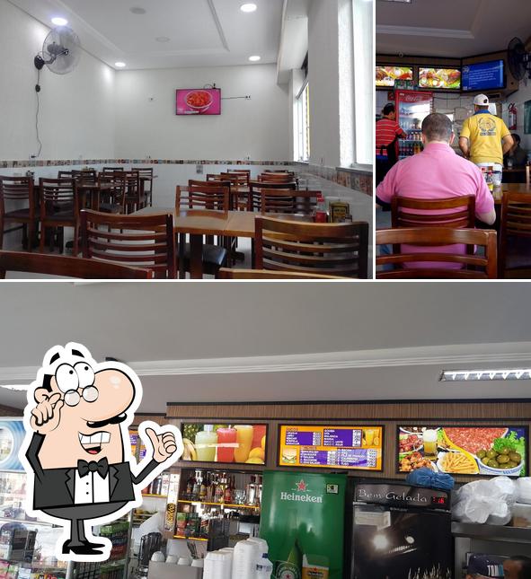 O interior do Athenas Lanches