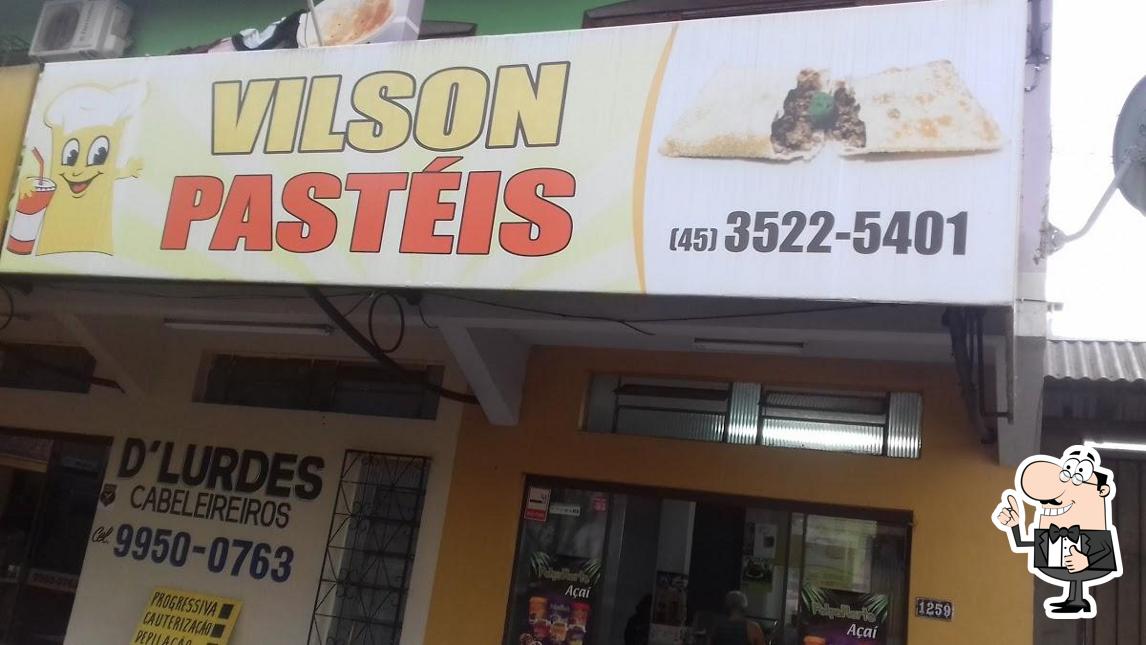 Look at this photo of Vilson Pastéis