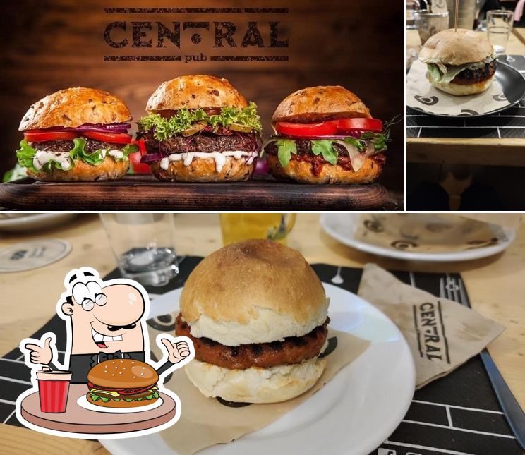 Central Pub propone un'ampia gamma di opzioni per gli amanti dell'hamburger