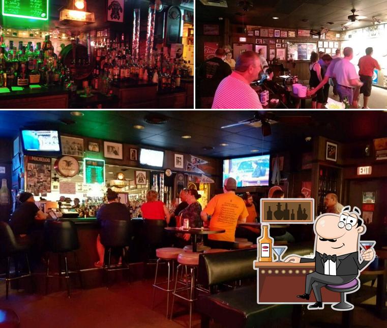 Hank's Local Bar+Food+Patio in Dayton Restaurant menu and reviews