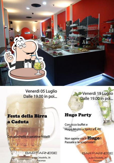 Guarda la foto che raffigura la bevanda e interni di Bar Farnese