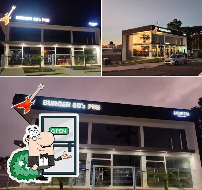 O exterior do BURGER80's PUB
