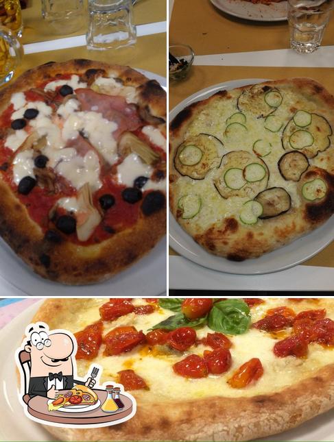 Scegli una pizza a Bar Trattoria Pizzeria La Fornace