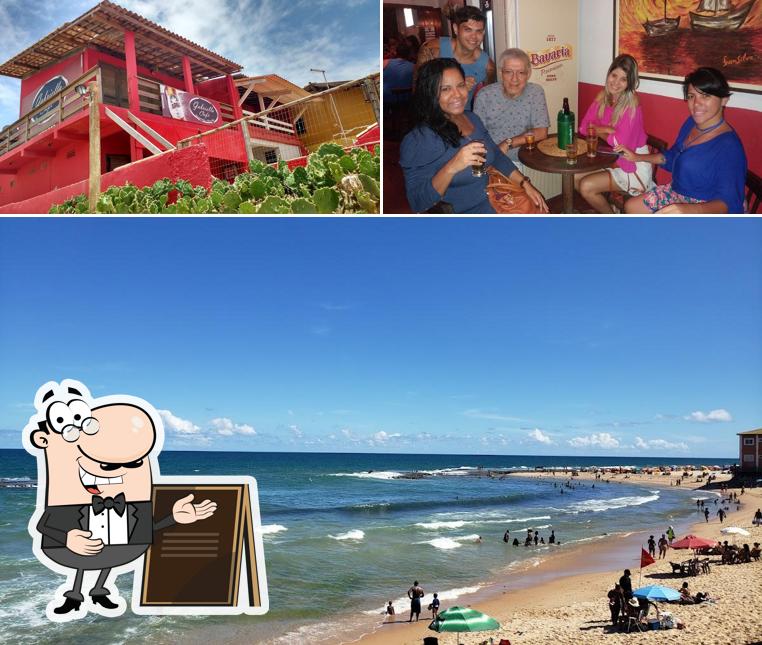 A exterior e interior do restaurante