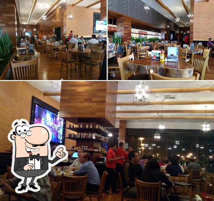 O interior do Madero Steak House Shopping ID