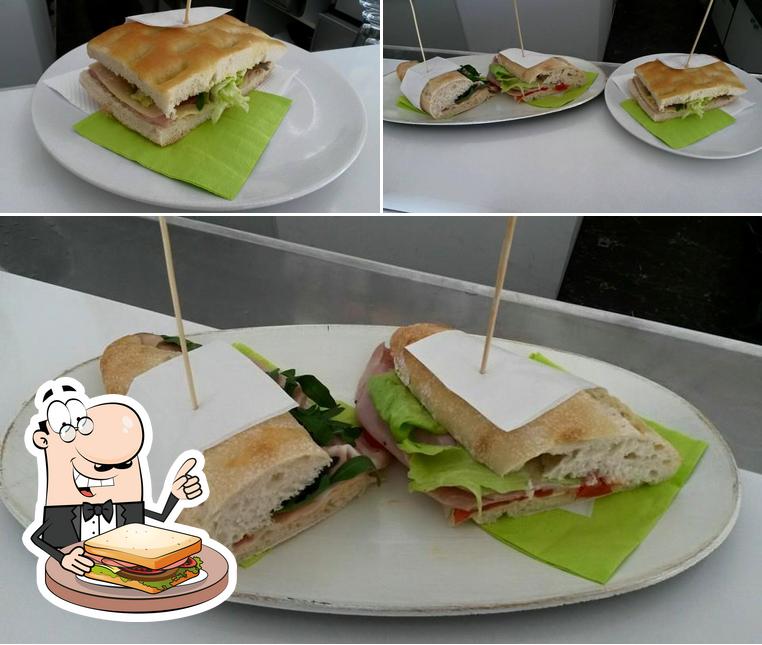 Scegli un panino a Caffetteria Piazza Italia