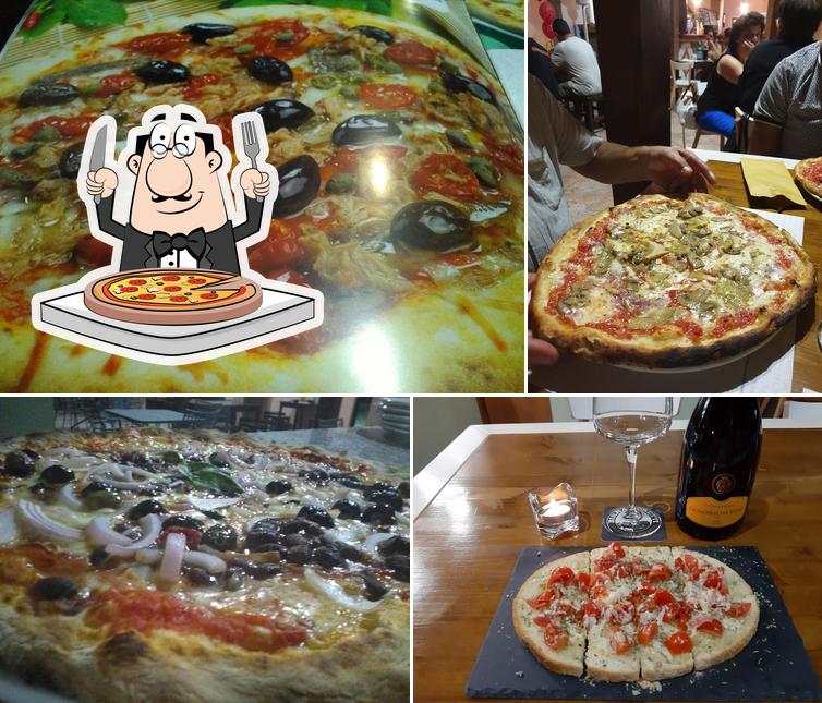 Prenditi una pizza a Jolly Blu - Pizzeria, Basket, Padel e Calcetto