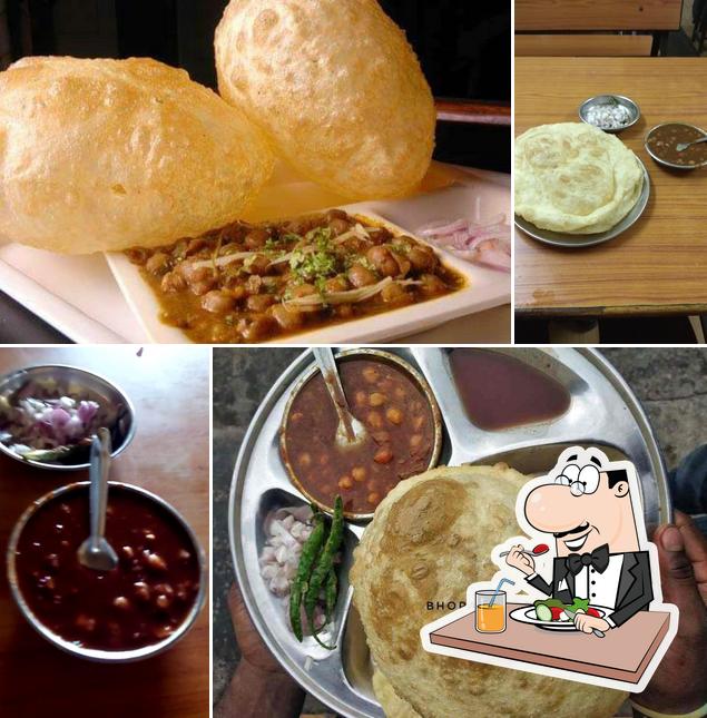 Food at Gyani De Chole Bhature