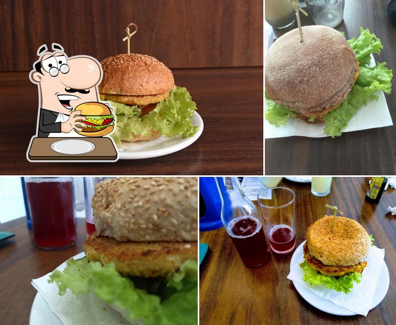 Peça um hambúrguer no Karuna Restaurante