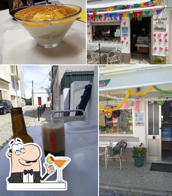 Это фото, где изображены напитки и внутреннее оформление в Tasquinha da Costa