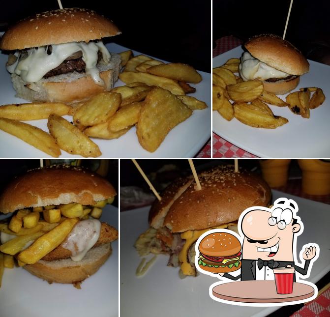 Prova un hamburger a Kairos pub