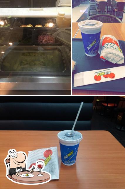 Entre diferentes coisas, comida e interior podem ser encontrados no Subway