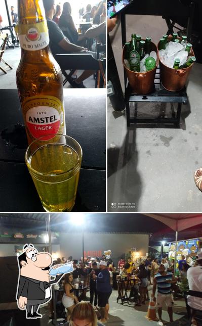 Confira a ilustração apresentando bebida e interior no Migué Botequim