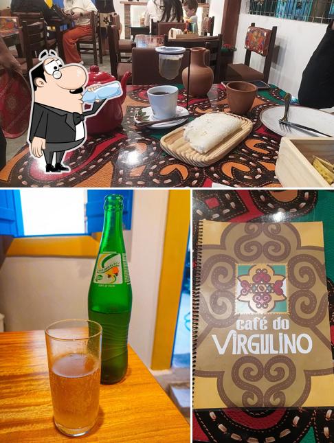 A imagem da bebida e comida no Café do Virgulino