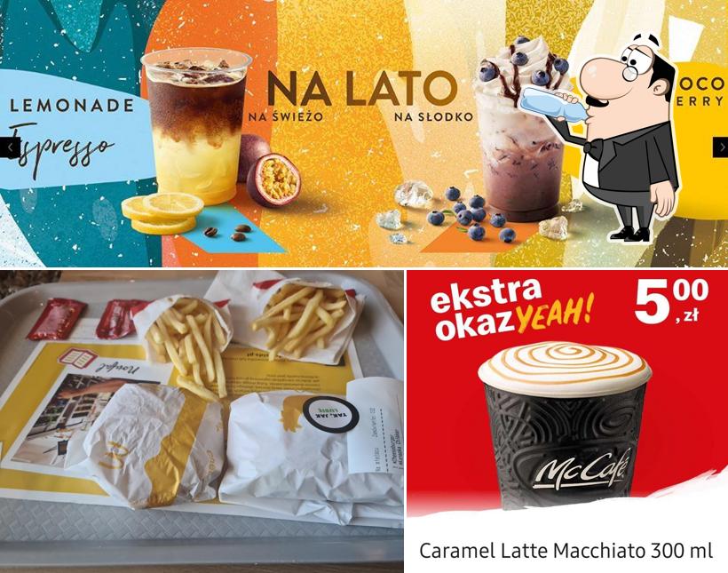 Entre los distintos productos que hay en Restauracja McDonald's también tienes bebida y comida