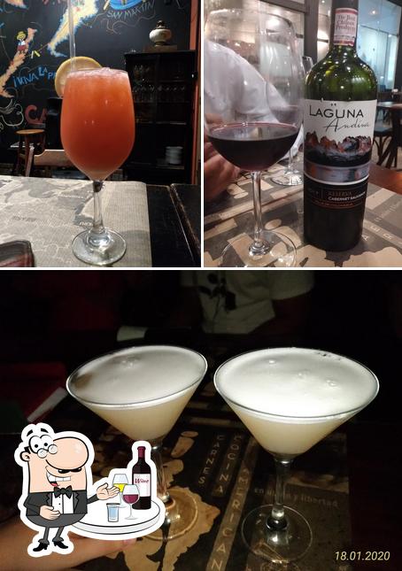 В "El Libertador Restaurante" подаются алкогольные напитки