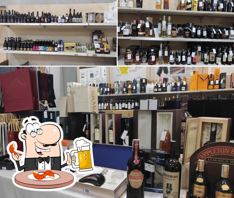 Puoi ordinare un rinfrescante bicchiere di birra chiara o scura