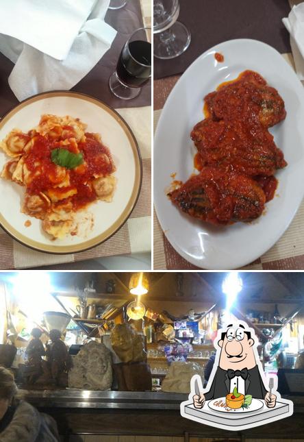 La foto di cibo e bancone da bar da Gallo D'Oro