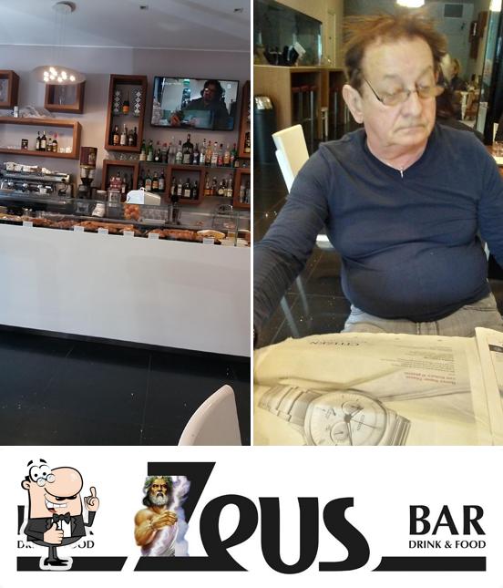 Regarder la photo de Zeus Bar - drink & food