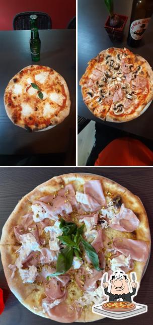 A Pizzeria AL KM ZERO NIVIANO, puoi provare una bella pizza