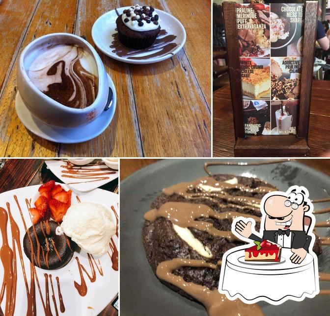 Max Brenner - QV sirve distintos dulces