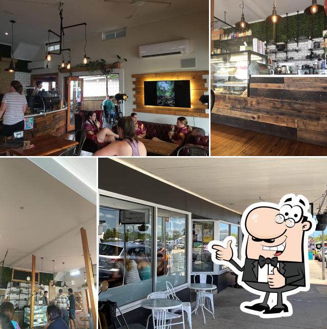 Roots Collective in Sarina Restaurant menu and reviews