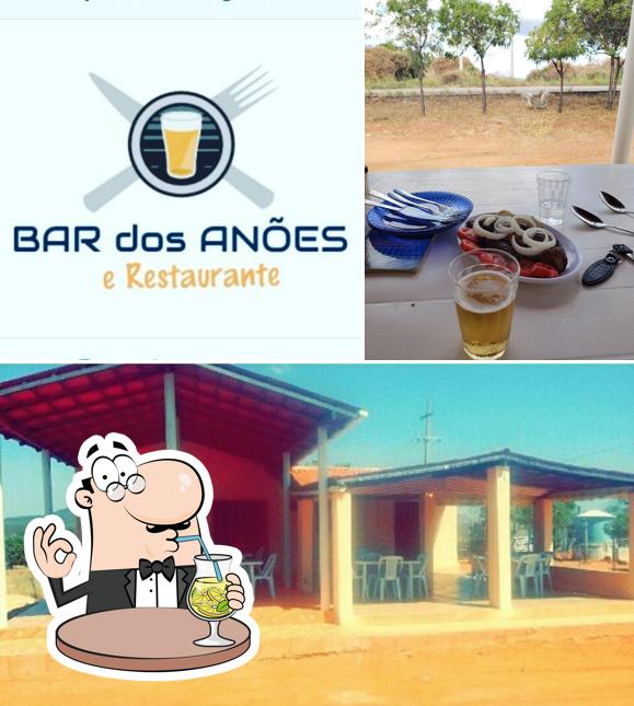 A imagem da bebida e exterior no Bar Dos Anões