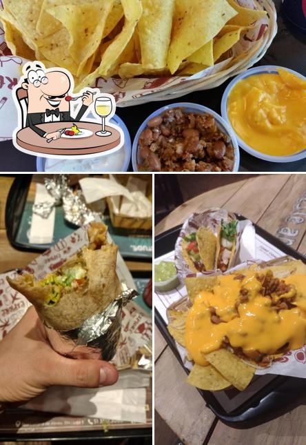 Comida em Oak's Burritos y Bowls