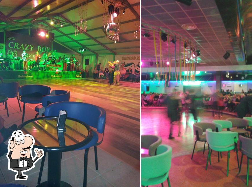 Dai un'occhiata agli interni di Crazy boy discoteca
