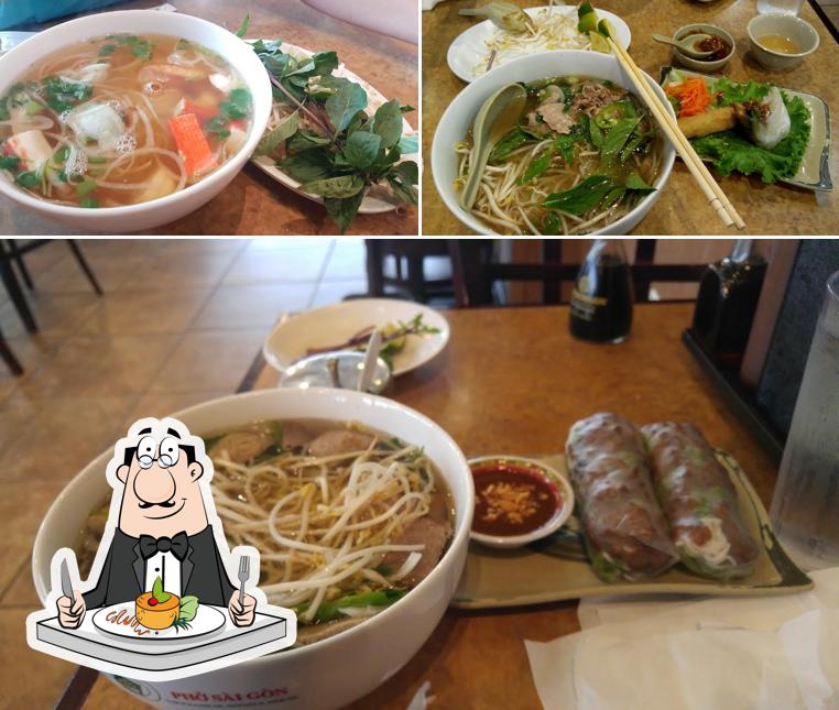 Еда в "Pho Saigon Noodle House"