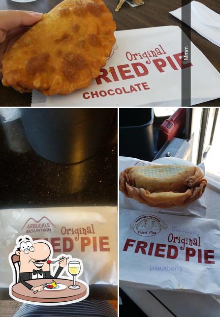 Еда в "Arbuckle Mountain Original Fried Pies"