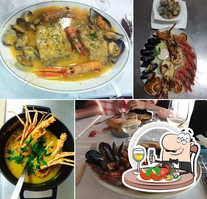 Order seafood at Cove del Mero