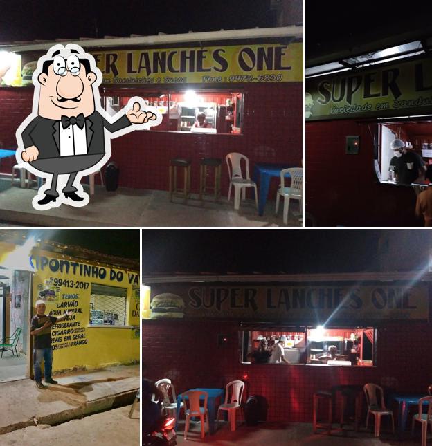 O interior do Super Lanches