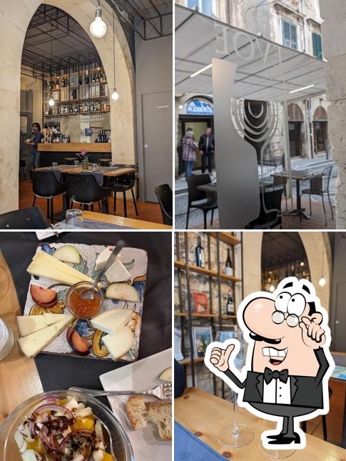 Dai un'occhiata agli interni di Evoè wine bar shop