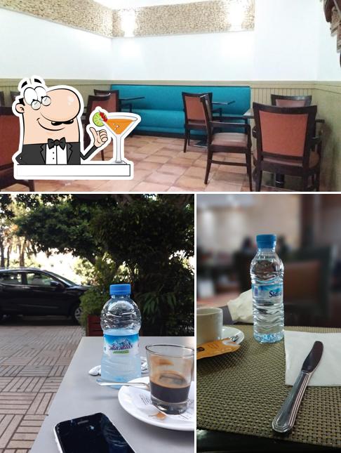 Voici l’image indiquant la boire et intérieur sur Café EL PASSO