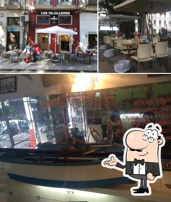 Mira cómo es Los Mejillones de Correos Bar de tapas Bar con encanto en Alicante por dentro