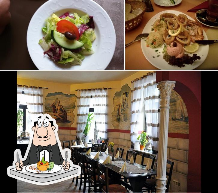 Посмотрите на эту фотографию, где видны еда и внутреннее оформление в Restaurant Delphi