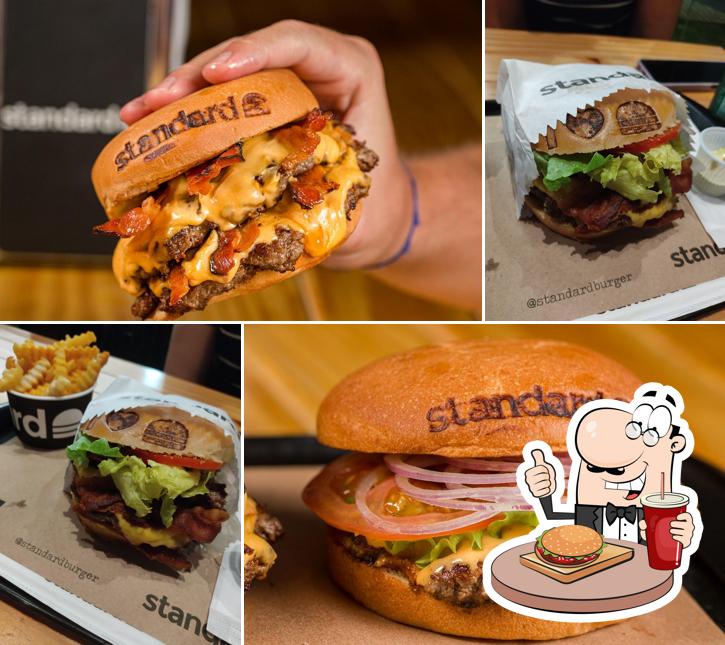 Delicie-se com um hambúrguer no standard burger