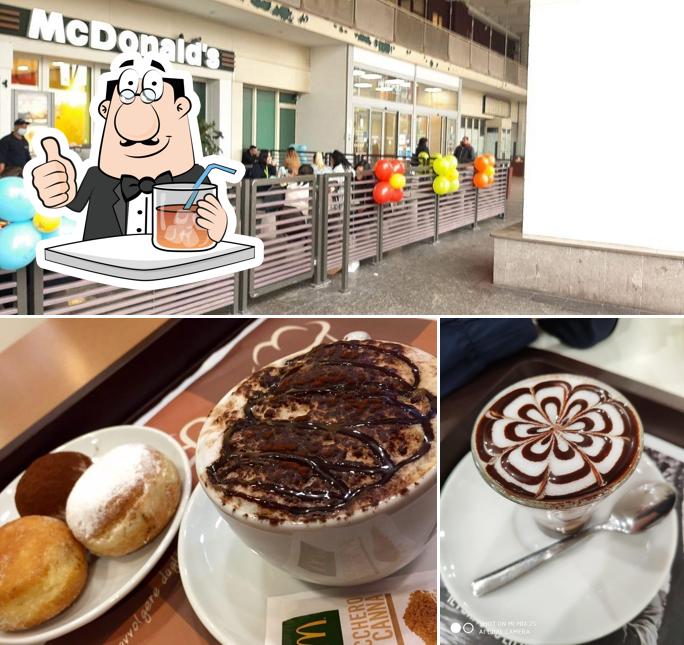 Jetez un coup d’oeil à la photo indiquant la boire et intérieur concernant McDonald's Novate Milanese