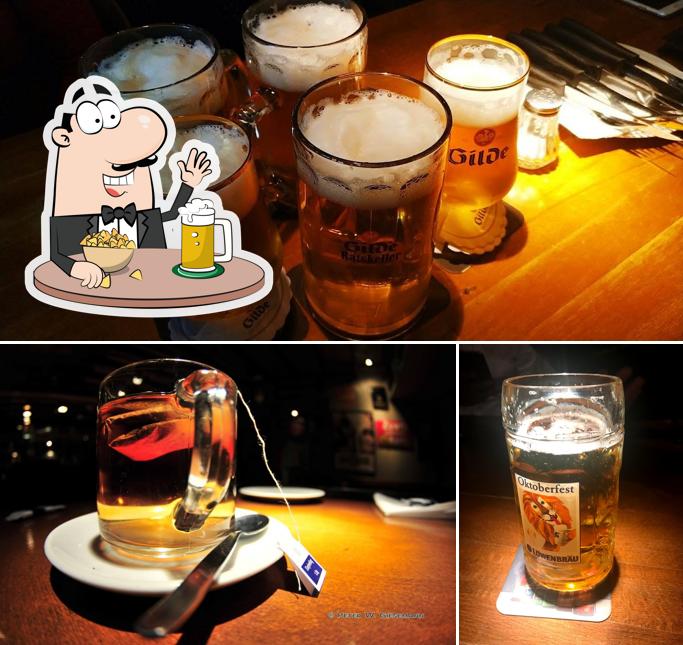 Genießt ein Glas helles oder dunkles Bier